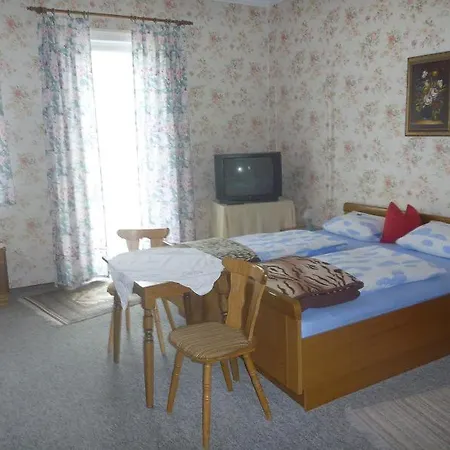 Gastehaus Taufkirchen *